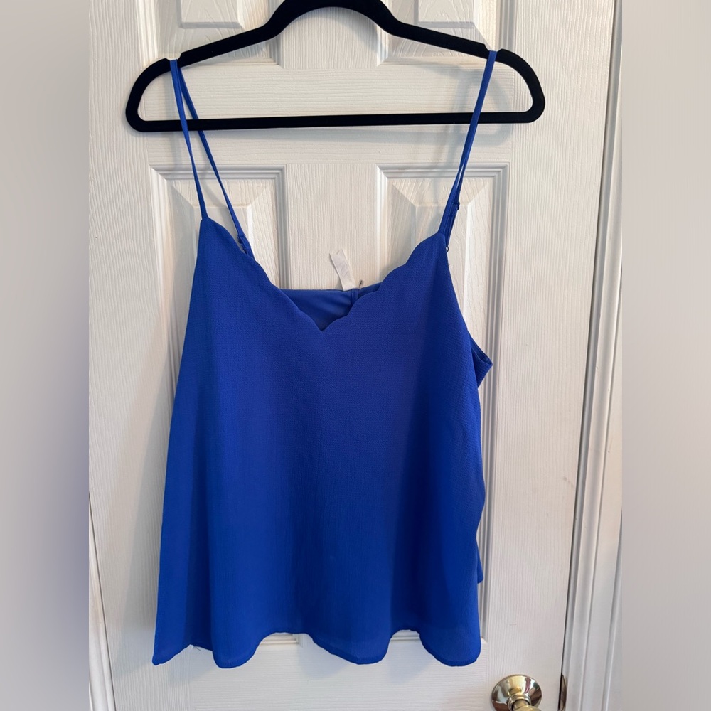 LLove scalloped v-neck camisole
